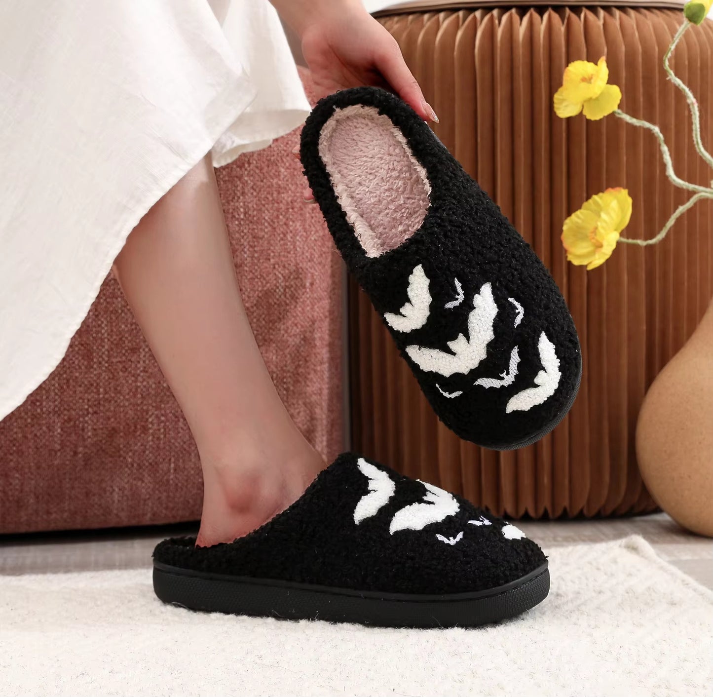 Bat Pattern Embroidery Stuffed Home Thick-soled Cozy Furry Cotton Slippers Halloween Christmas Slippers Checkered Scuff For Women And Men Holiday Indoor Bedroom Fluffy Warm Fleece Slippers